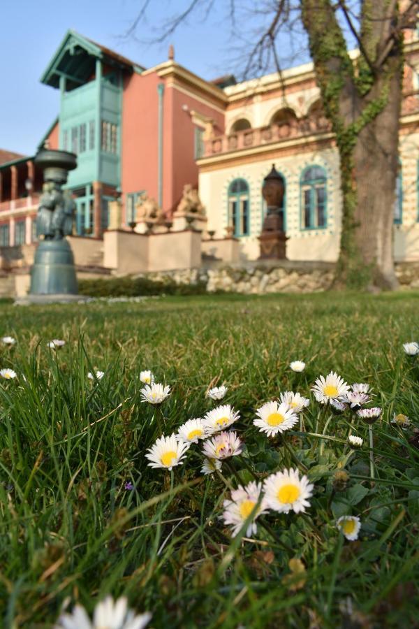 Zsolnay Negyed Vendeghaza Aparthotel Pecs Exterior photo