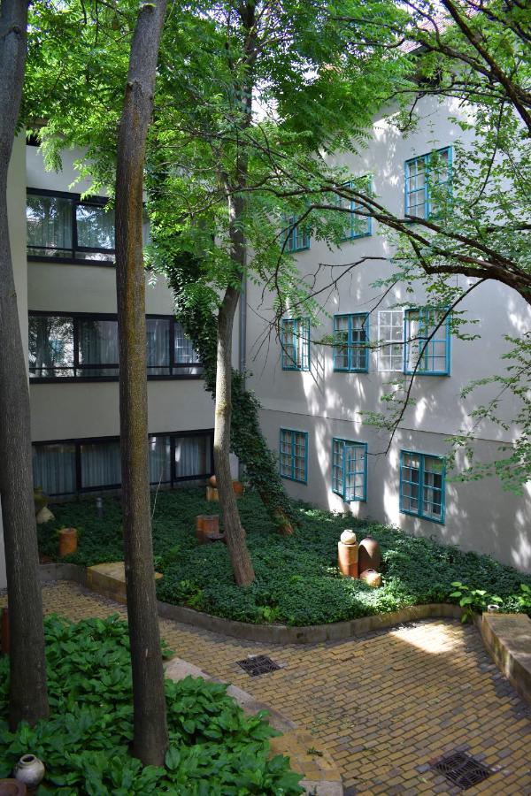 Zsolnay Negyed Vendeghaza Aparthotel Pecs Exterior photo